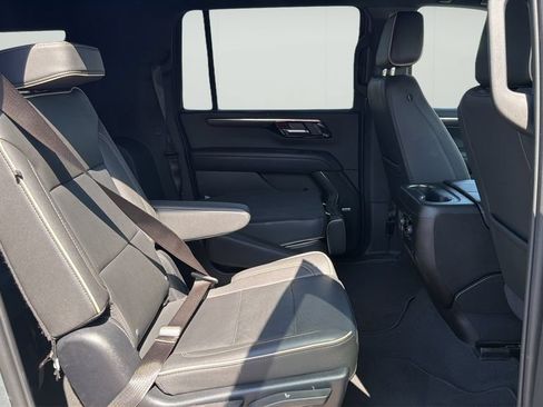 Used 2025 Chevrolet Suburban Premier RWD image 14