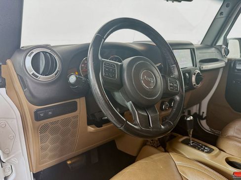 Used 2016 Jeep Wrangler Unlimited Rubicon w/ Connectivity Group AWD/4WD image 9