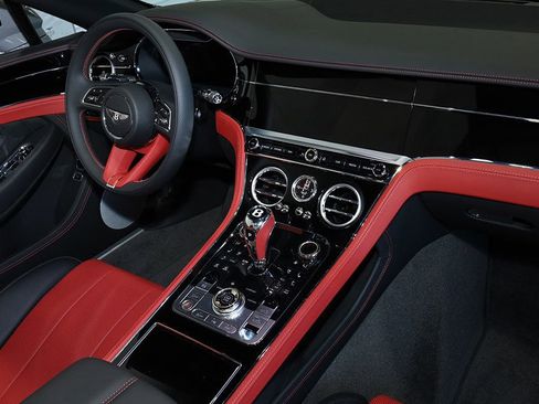 Used 2024 Bentley Continental GT V8 image 28