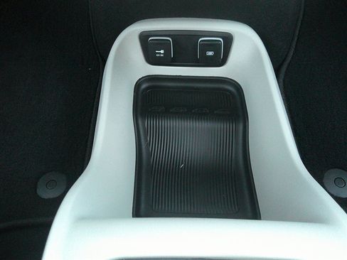 Used 2017 Chrysler Pacifica Touring Plus FWD image 38