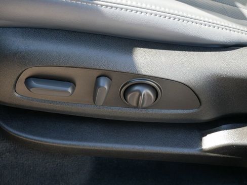 Used 2023 Buick Enclave Essence image 17