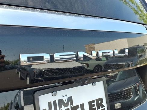 Used 2025 GMC Yukon Denali AWD/4WD image 27
