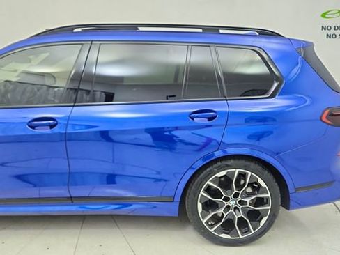 Used 2025 BMW X7 M60i image 11