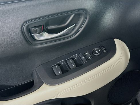 Used 2023 Honda HR-V LX image 15