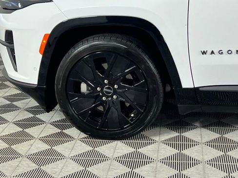 Used 2024 Jeep Wagoneer Launch Edition image 9