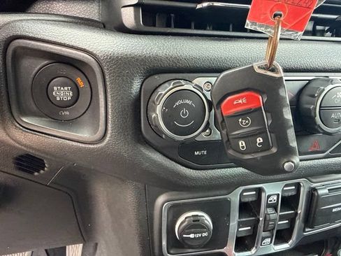 Used 2024 Jeep Wrangler Unlimited AWD/4WD image 43