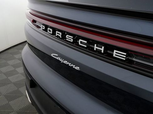Certified 2024 Porsche Cayenne Coupe AWD/4WD image 39