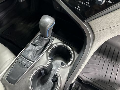 Used 2023 Toyota Camry SE FWD image 21