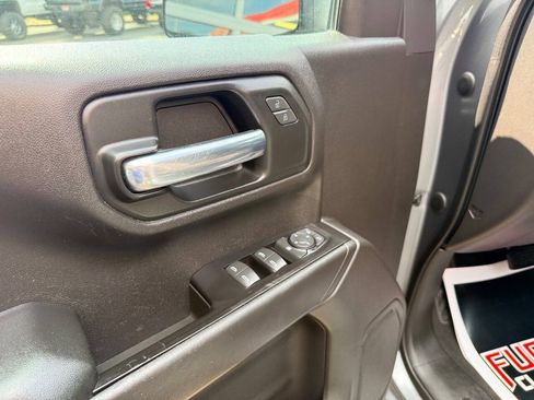 Used 2020 Chevrolet Silverado 1500 Custom w/ Infotainment Package RWD image 18