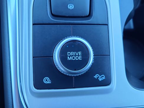 Certified 2022 Ford Explorer XLT w/ Equipment Group 202A AWD/4WD image 25