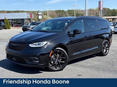 Used 2025 Chrysler Pacifica Limited