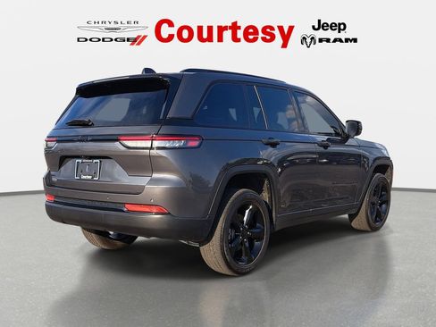 Certified 2024 Jeep Grand Cherokee Altitude AWD/4WD image 5