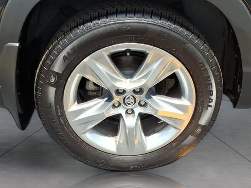 Used 2016 Toyota Highlander Limited w/ Driver Technology Package AWD/4WD image 32
