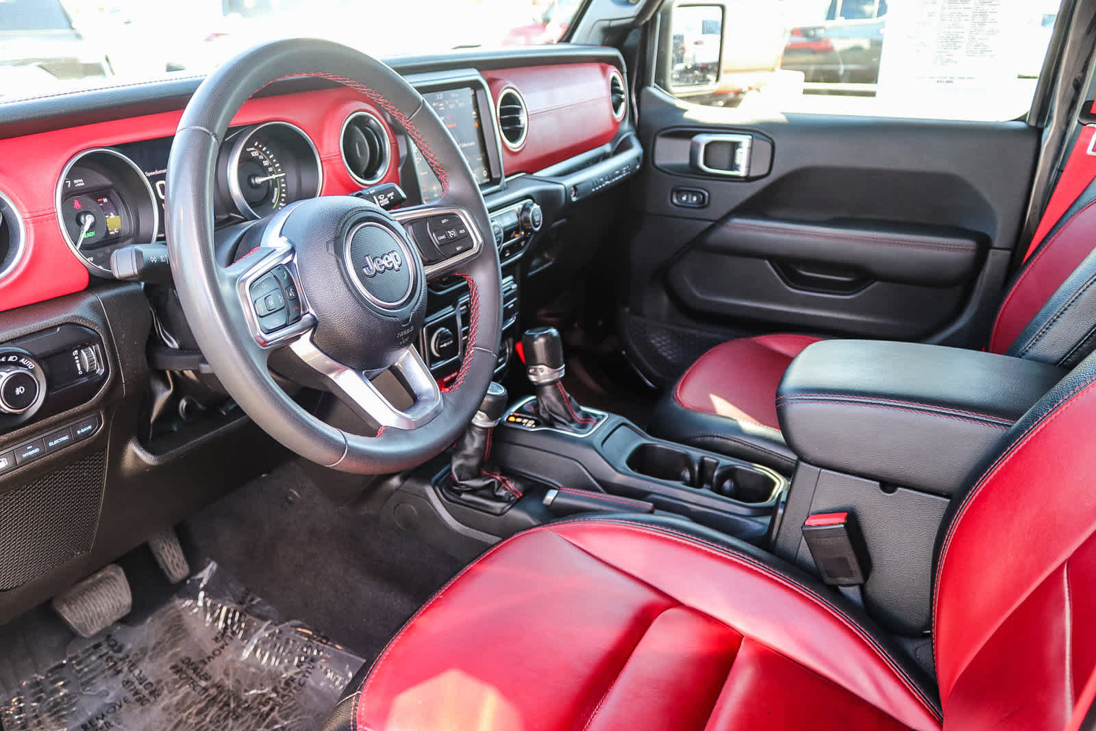 Used 2023 Jeep Wrangler Unlimited Rubicon 4xe AWD/4WD image 17