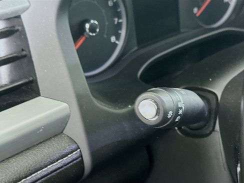 Used 2019 GMC Acadia SLE image 16