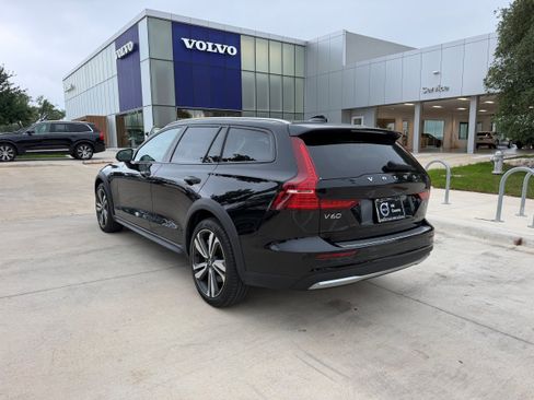 Certified 2025 Volvo V60 B5 Cross Country Plus AWD/4WD image 4
