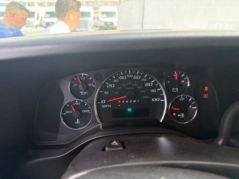 Used 2014 Chevrolet Express 2500 RWD image 16
