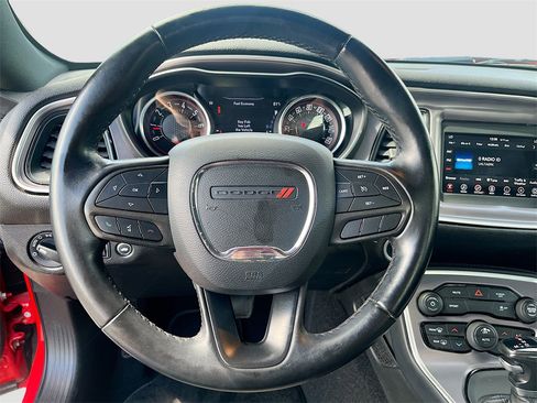 Used 2022 Dodge Challenger SXT image 11