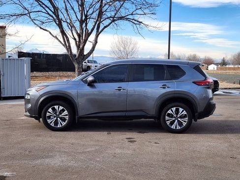 Used 2022 Nissan Rogue SV w/ SV Premium Package image 2