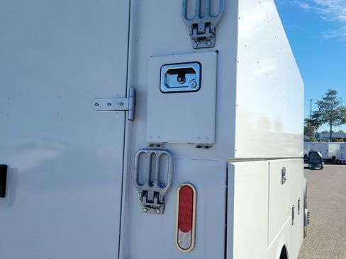 New 2025 Ford F550 4x4 Supercab Super Duty image 5