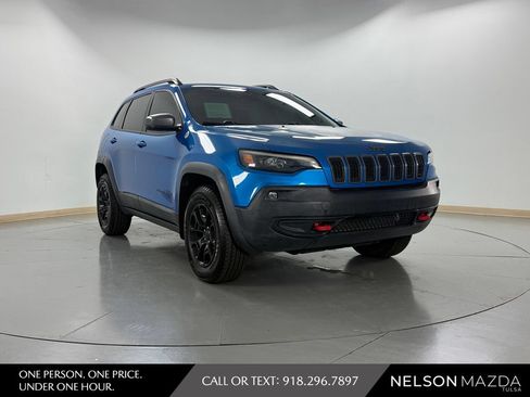 Used 2019 Jeep Cherokee Trailhawk w/ Comfort/Convenience Group AWD/4WD image 4
