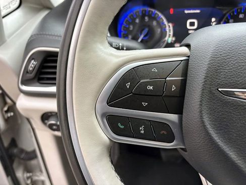 Used 2019 Chrysler Pacifica Limited w/ Advanced Safetytec Group image 17