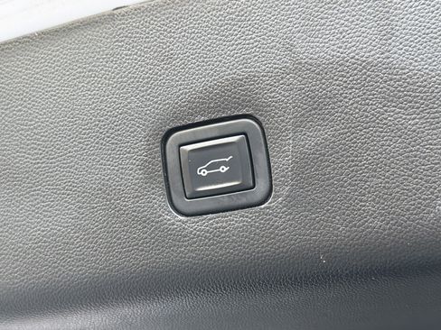 Used 2020 Chevrolet Traverse LT FWD image 20