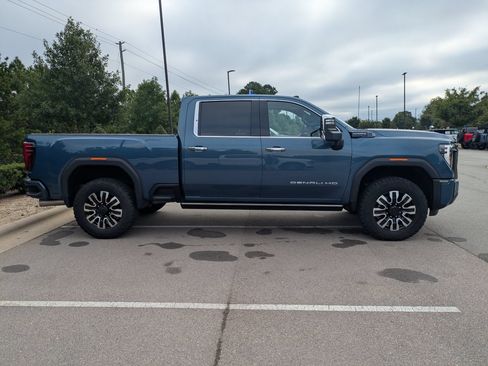 Used 2025 GMC Sierra 2500 Denali Ultimate AWD/4WD image 3