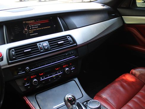 Used 2016 BMW M5 RWD image 13