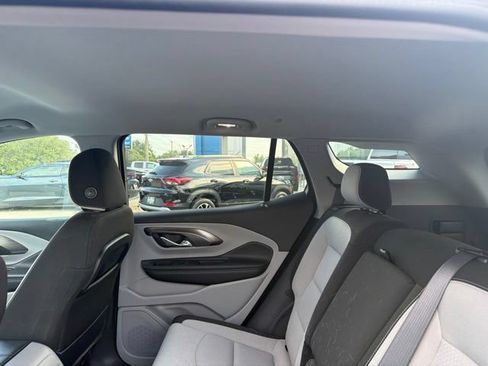 Used 2024 GMC Terrain SLE FWD image 9
