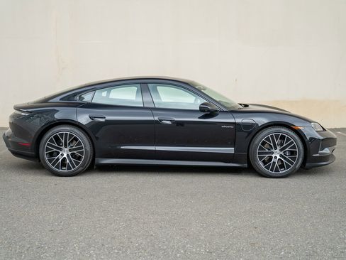 Certified 2025 Porsche Taycan AWD/4WD image 8