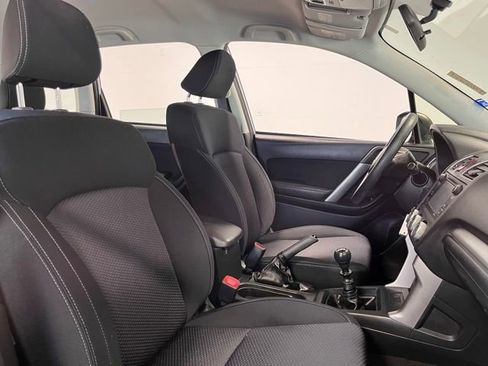 Used 2016 Subaru Forester 2.5i AWD/4WD image 10