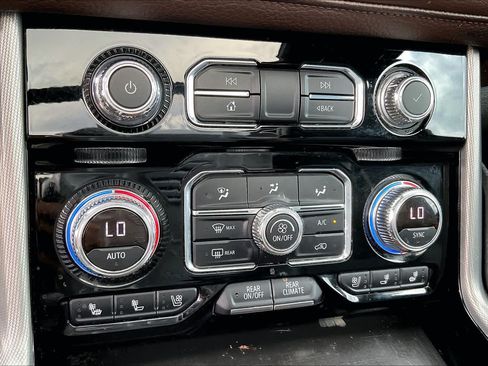 Used 2021 GMC Yukon XL Denali w/ Denali Premium Package AWD/4WD image 33
