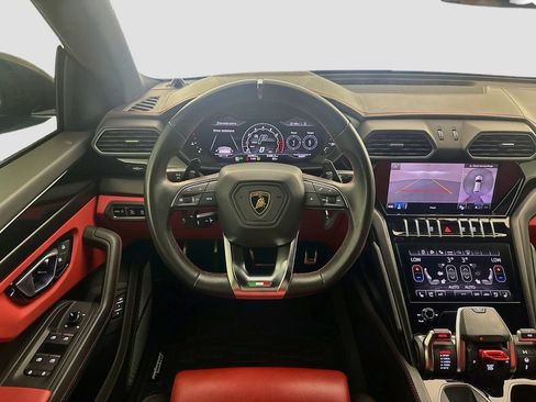 Used 2022 Lamborghini Urus AWD/4WD image 24