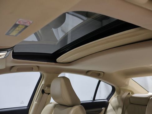Used 2012 Acura TL w/ Technology Package FWD image 9