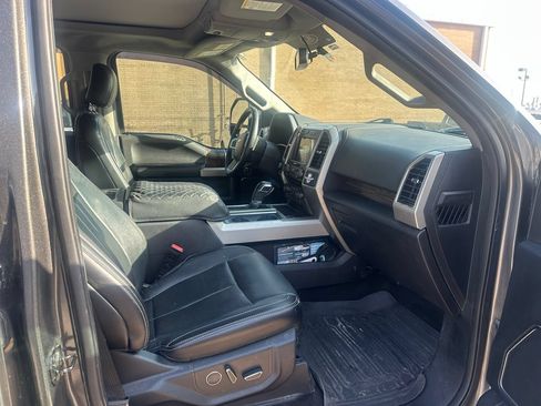 Used 2018 Ford F150 Lariat RWD image 4