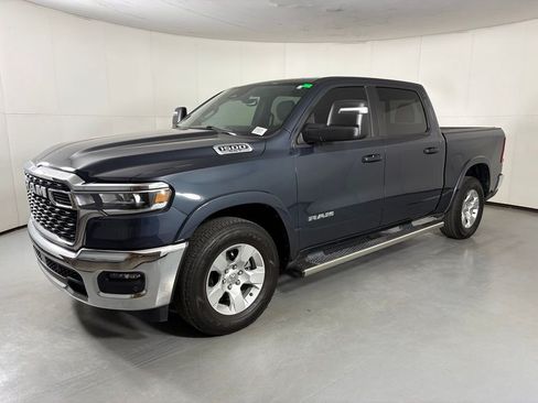 Used 2025 RAM 1500 Big Horn AWD/4WD image 4
