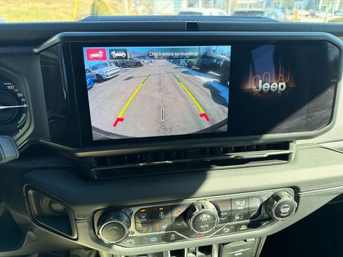 Used 2024 Jeep Wrangler Unlimited Sahara w/ Technology Group image 22