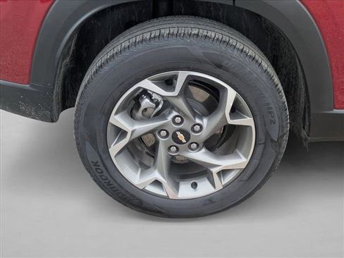 Used 2025 Chevrolet Trax LT image 28