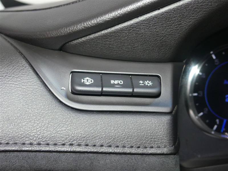 Used 2017 Cadillac Escalade Luxury AWD/4WD image 31
