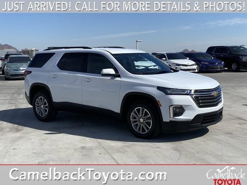 Used 2023 Chevrolet Traverse LT image 1