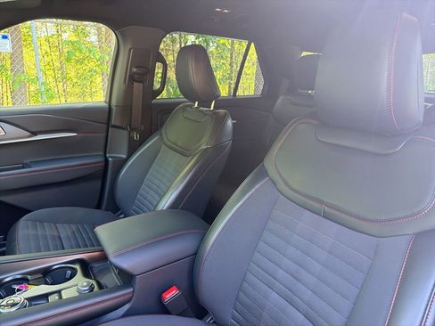 Used 2025 Ford Explorer ST-Line image 18