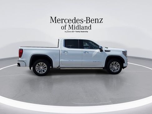 Used 2023 GMC Sierra 1500 Denali w/ Technology Package AWD/4WD image 9