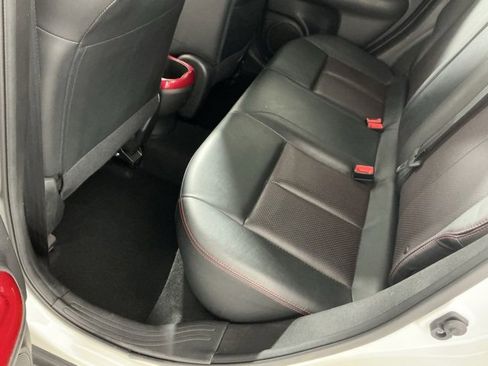 Used 2016 Nissan Juke SL image 10