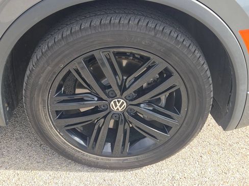 Used 2022 Volkswagen Tiguan SE R-Line FWD image 33