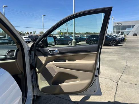 Used 2019 Jeep Grand Cherokee Limited AWD/4WD image 28