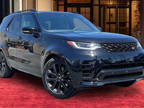 Used 2024 Land Rover Discovery Dynamic SE AWD/4WD image 2