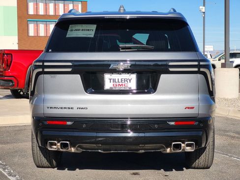 Used 2024 Chevrolet Traverse RS image 6