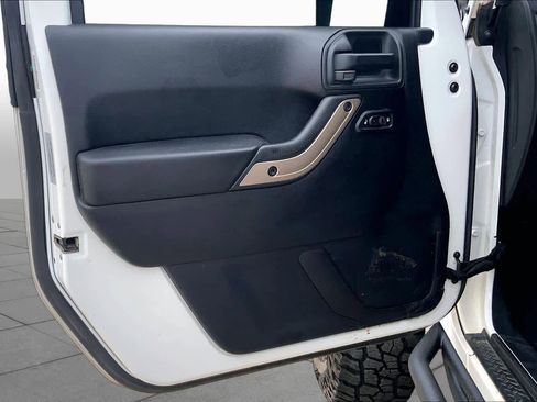 Used 2016 Jeep Wrangler Unlimited Sahara AWD/4WD image 21