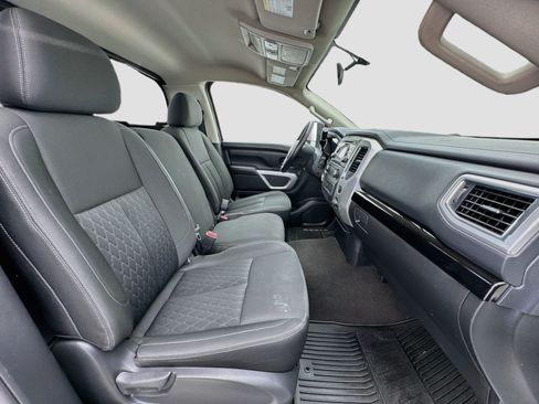 Used 2017 Nissan Titan SV RWD image 17